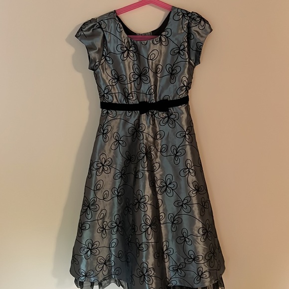 Silver and black formal dress with velvet shrug jacket (girls) - Picture 2 of 7